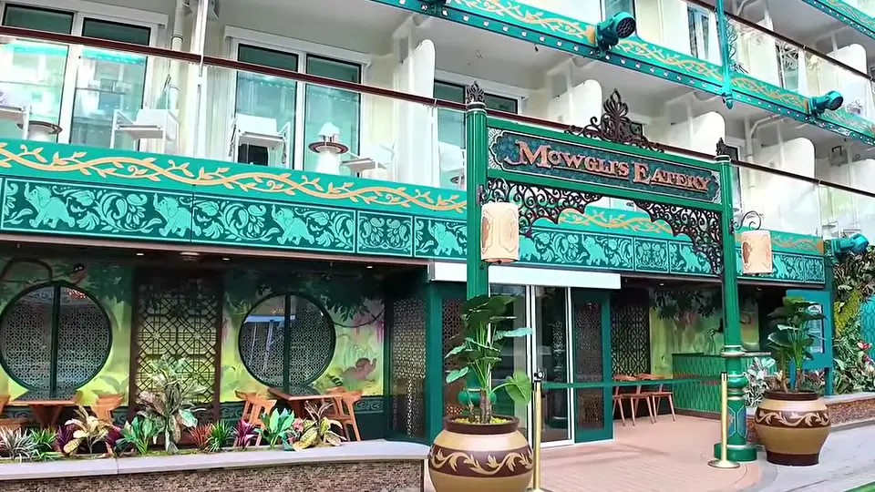 デッキ10の庭のような広場、ディズニー・イマジネーション・ガーデン